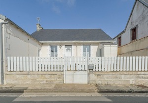 Cozy Garden Apartment, 50m to Beach, 500m to Shops, WiFi, Sleeps 4