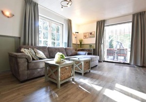Cozy Holiday Home in Reutum with Jacuzzi