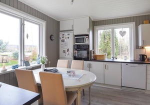 Cozy home in åsensbruk with kitchen