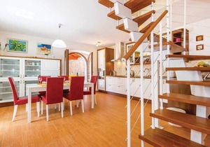 Cozy home in Bregi with WiFi