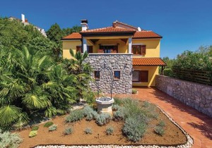 Cozy Home In Bregi With Wifi