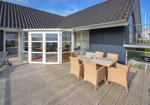 Cozy home in Hejls with house sea view