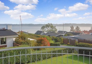 Cozy home in Hejls with house sea view
