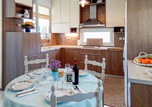 Cozy home in Keratea with WiFi