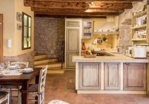 Cozy home in Kras with WiFi