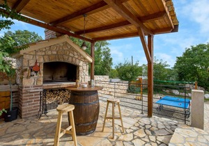 Cozy home in Kras with WiFi