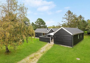 Cozy home in Løgstør with kitchen