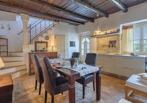 Cozy home in Pomer with WiFi