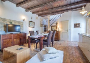 Cozy home in Pomer with WiFi