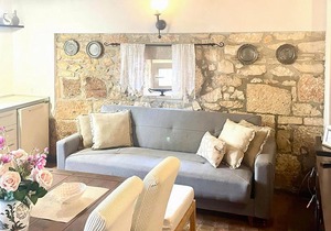Cozy home in Pomer with WiFi