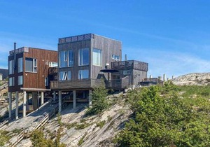 Cozy Home In Søndeled With Kitchen
