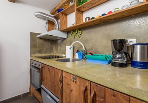 Cozy home in Sveti Jakov with kitchen