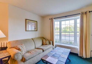 Cozy Pigeon Getaway, Close to Public Beaches!