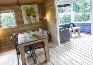 Cozy tentlodge with roofed terrace in a green area