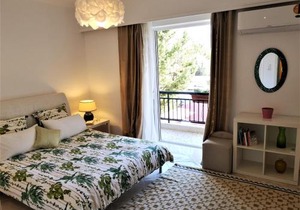 Cozy Three Bedroom Apartment in Varkiza