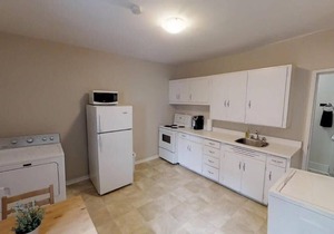 Cozy Uptown Gem: Perfect Location with Coffee!