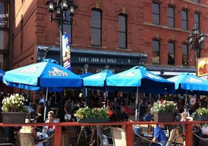 Cozy Uptown Gem: Perfect Location with Coffee!