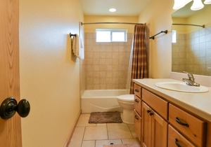 CW343 - Great downtown location with a private hot tub