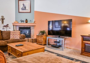CW415 - Great downtown location with a private hot tub and shared indoor pool