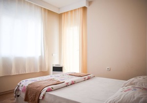 D-4. Mountain and Pool View, Free WiFi, Spacious