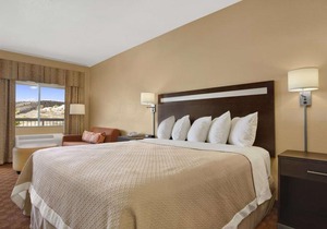 Days Inn by Wyndham Globe