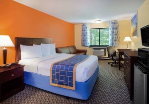 Days Inn & Suites by Wyndham Stevens Point