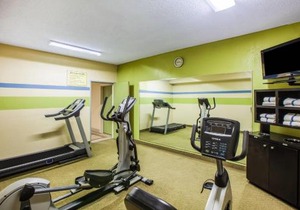 Days Inn & Suites by Wyndham Corpus Christi Central