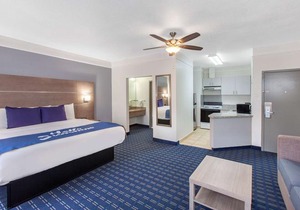 Days Inn & Suites by Wyndham Webster NASA-ClearLake-Houston