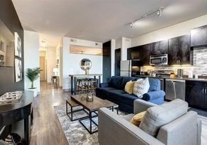 Deep Ellum | Studio Apartment | King Bed | Extended Stay | WiFi | Parking