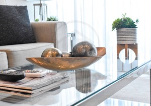 Deluxe Apt. with City Views Fast WiFi, Pool & Gym