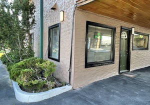 Deluxe Queen Room n Beautiful Radium Hot Springs