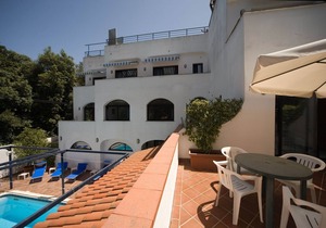 Deluxe Two-Bedroom Apartment in Residence in the center of Ischia Porto