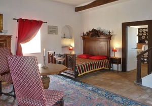 Dependance of a 16th century castle listed as an historical monument!