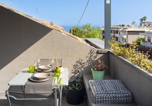 Design apartment with terrace by Wonderful Italy