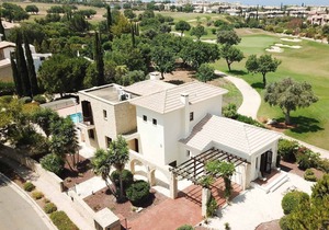 Detached 4 bedroom 4 ba Villa with Private Pool on the Golf Course with Sea View