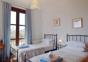 Detached 4 bedroom 4 ba Villa with Private Pool on the Golf Course with Sea View