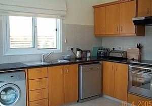 Detached Villa With Private Pool Close To All Amenities - WiFi included