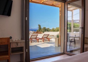 DIPOLIS luxury apartments Syros