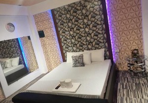 DJCI Apartelle Walk to Robinson & NE Pacific Mall 3 Min to SM Cabanatuan