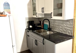 Dock Life Beach 1 - Cottage 3, Riverside 2 bedroom, 3 min walk to Beach 1