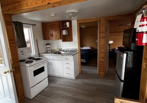 Dock Life Beach 1 - Cottage 11, Riverside 2 bedroom, 3 min walk to Beach 1