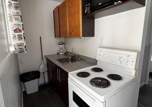 Dock Life Beach 1 - Cottage 5, Riverside Property, 2 Bdrm, 3 min walk to Beach 1