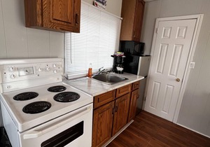 Dock Life Beach 1 - Cottage 12, Riverview, 1 Bedroom, 3 min walk to Beach 1