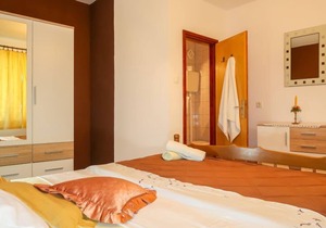Donata (SNJ140) by Interhome