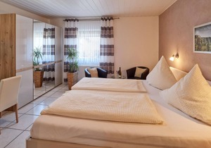 Double room, room 1 - Gästehaus Alexanderhof