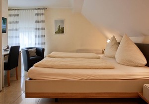 Double room, room 8 - Gästehaus Alexanderhof