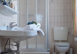 Double room with shower/WC - Gästehaus Jostock-Hermes