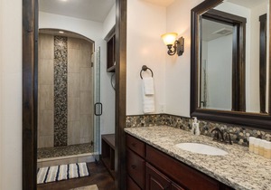 Downtown Moab | Private Hot Tub | Bike Storage | Pet Friendly | Easy Parking