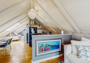 Downtown Studio Loft w/Free WiFi, Balcony, Full Kitchen, and Great Location