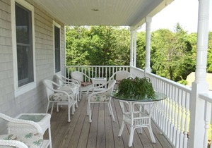 Dragonfly, Blueberry Hill, Block Island.Accommodates Large Families in Comfort.